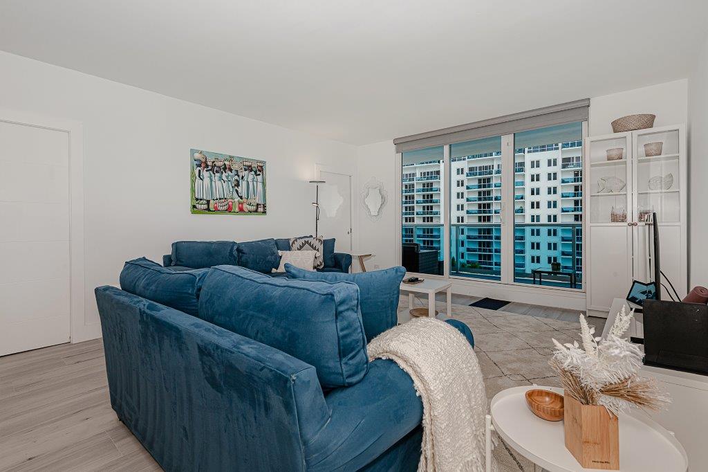 Roney Palace #1115
