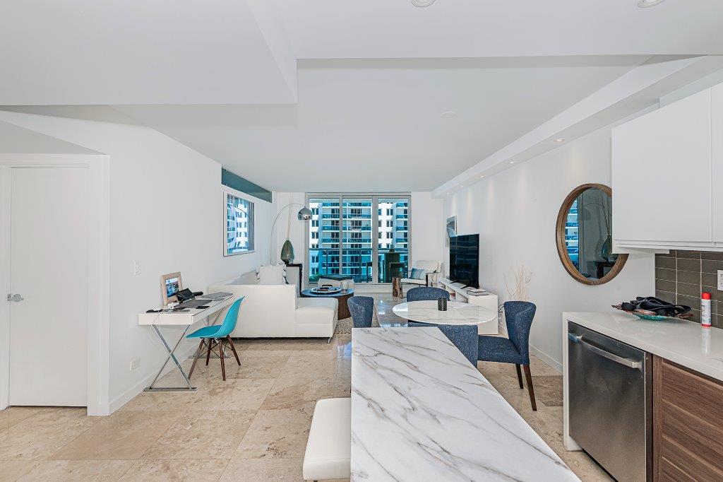 Roney Palace #1117