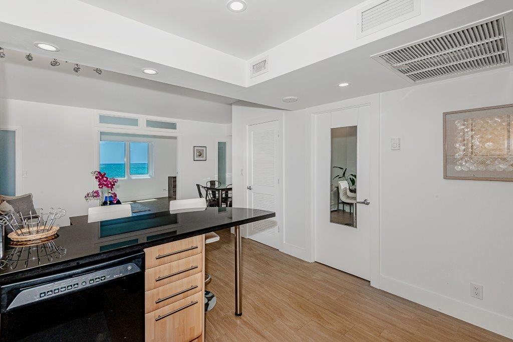 #1242 - Roney Palace — photo 2