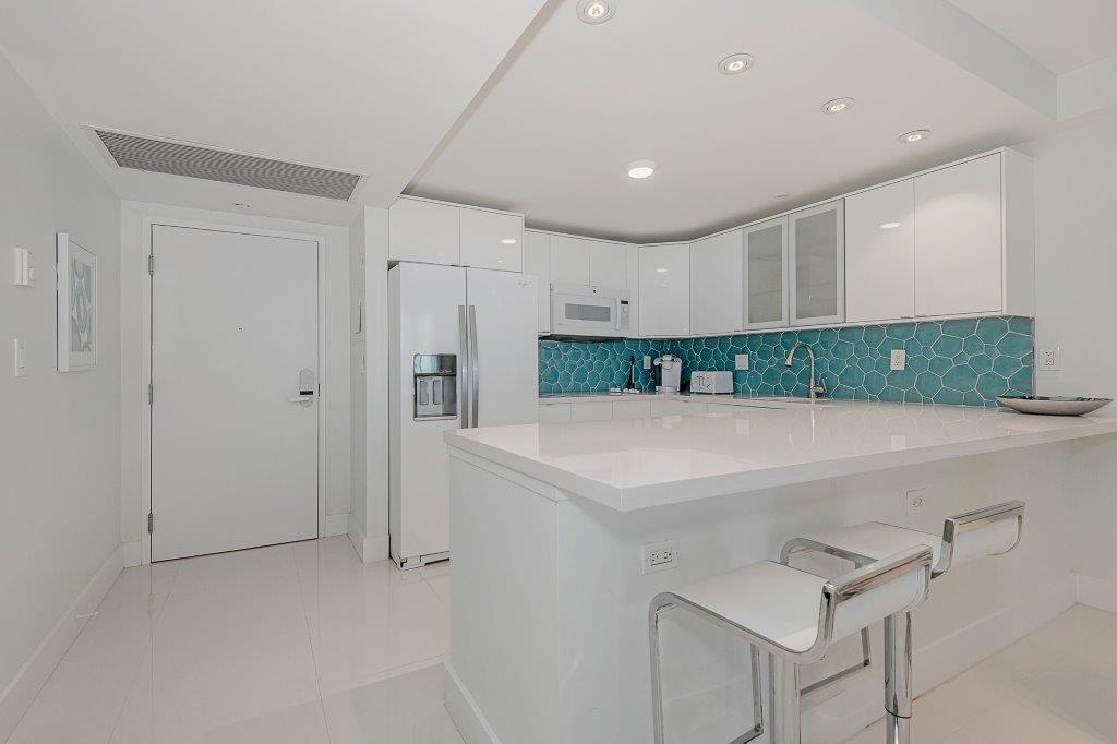 #1424 - Roney Palace — photo 10