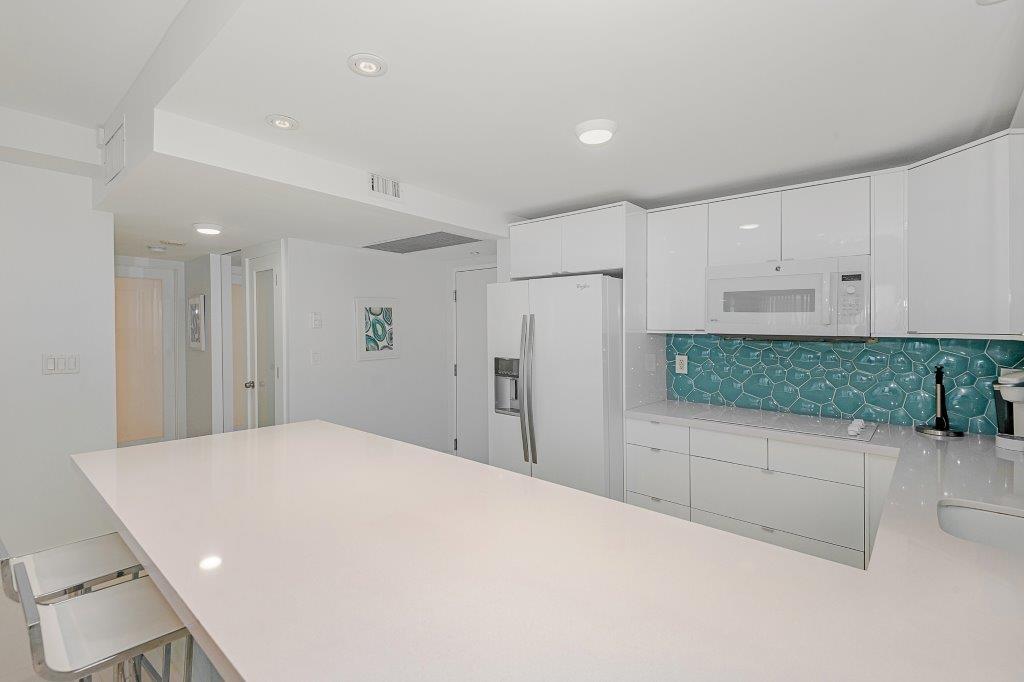 #1424 - Roney Palace — photo 11