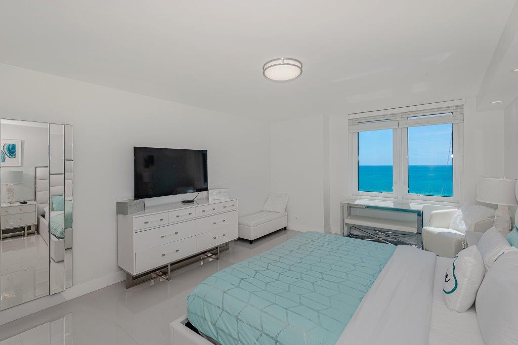 #1424 - Roney Palace — photo 16