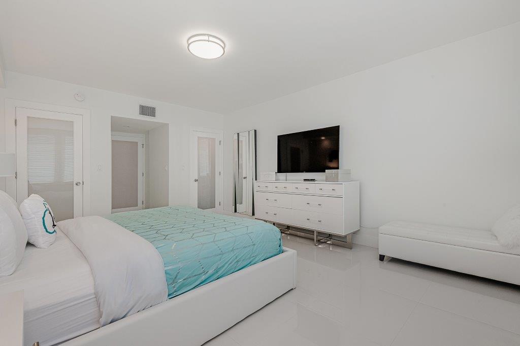 #1424 - Roney Palace — photo 18