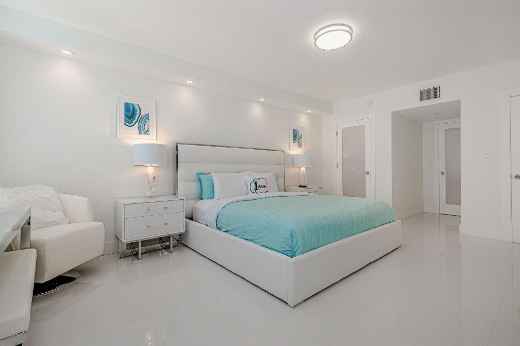 #1424 - Roney Palace — photo 19