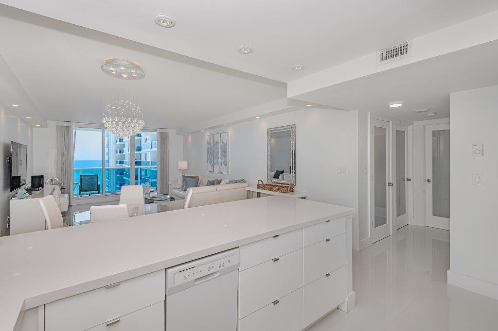 #1424 - Roney Palace — photo 4