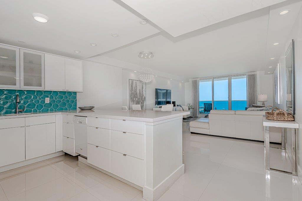 #1424 - Roney Palace — photo 5