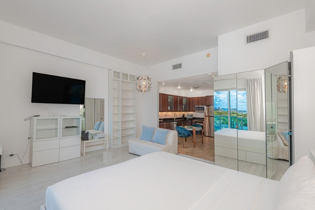 Roney Palace #1629