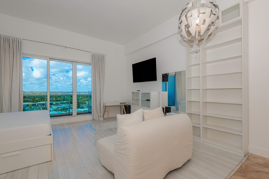 Roney Palace #1629