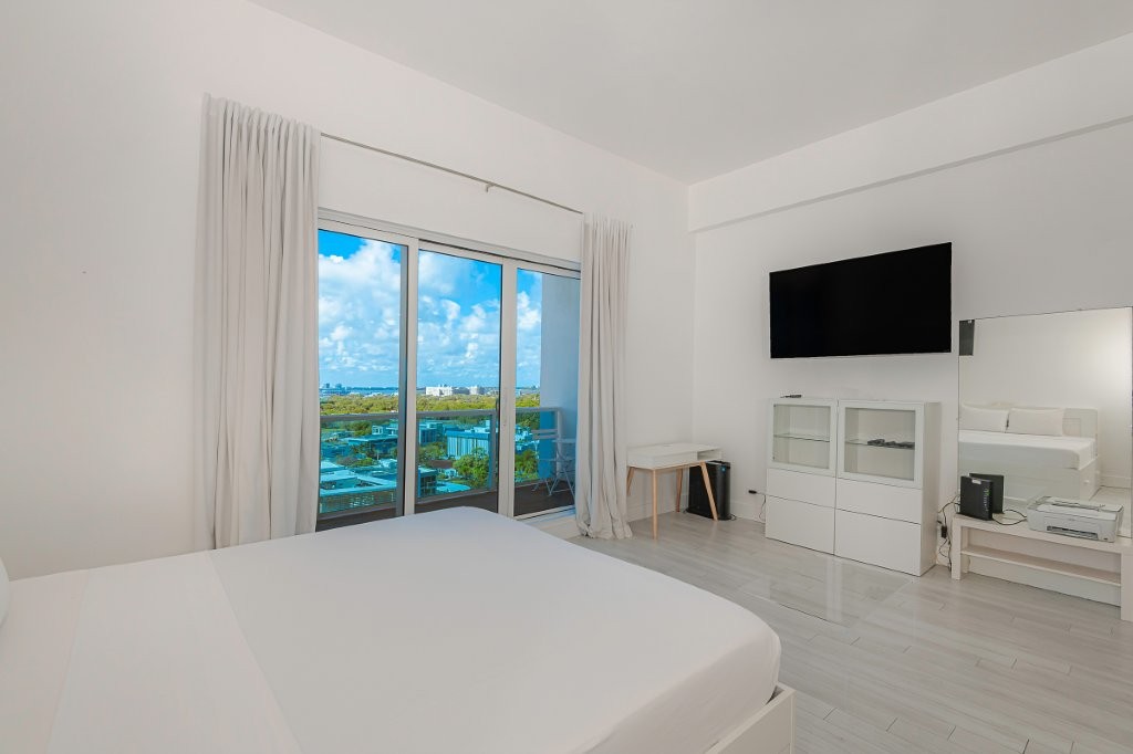 Roney Palace #1629