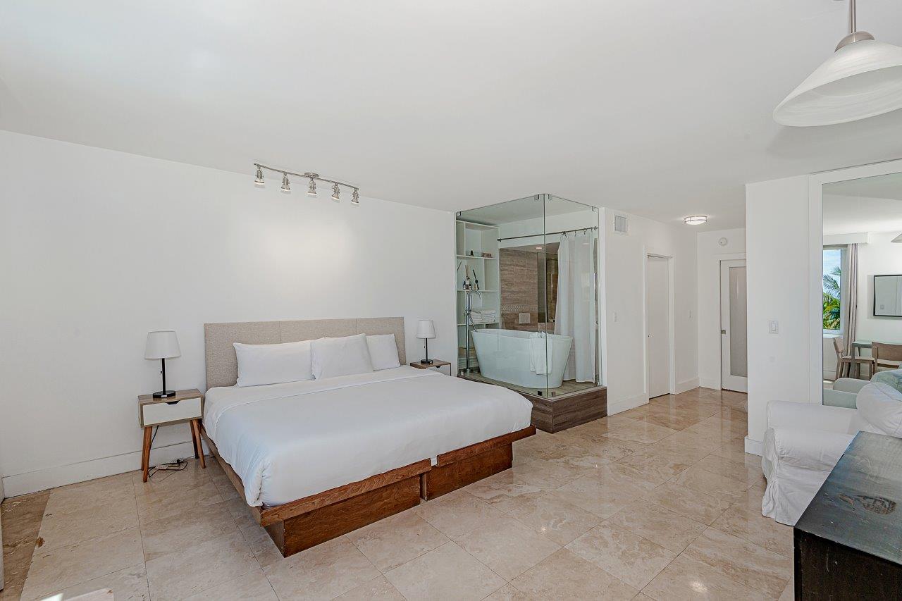 Roney Palace #310
