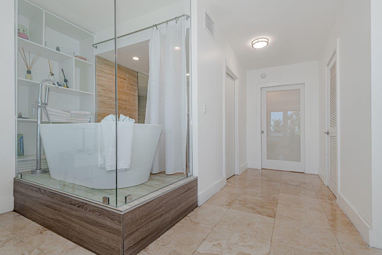 Roney Palace #310