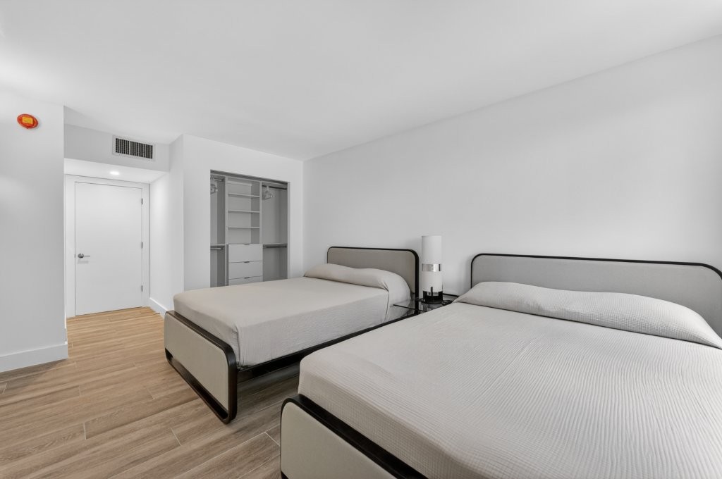 Roney Palace #415