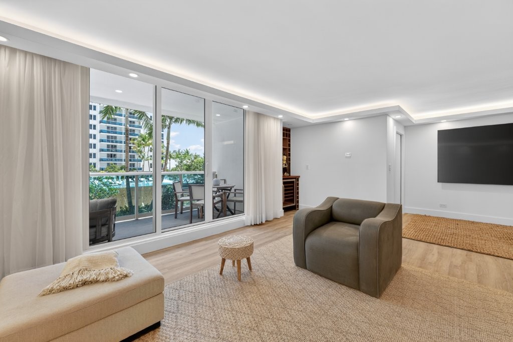 Roney Palace #415