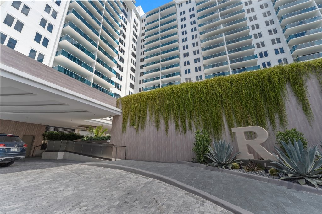 Roney Palace #415