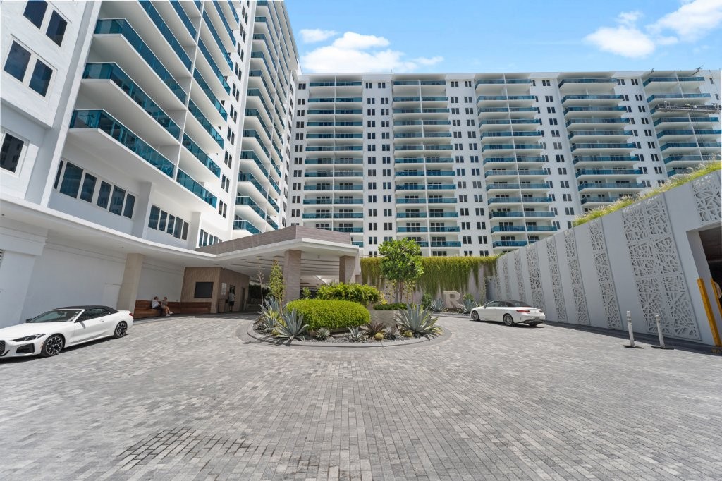 Roney Palace #415