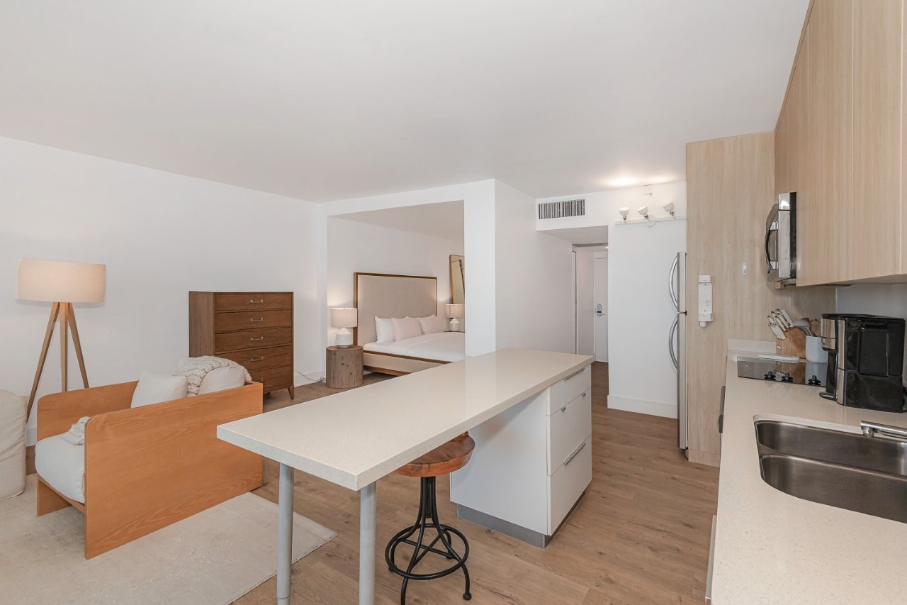 Roney Palace #541