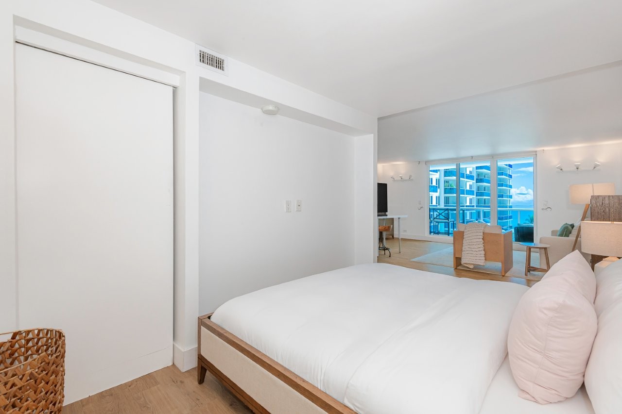 Roney Palace #541