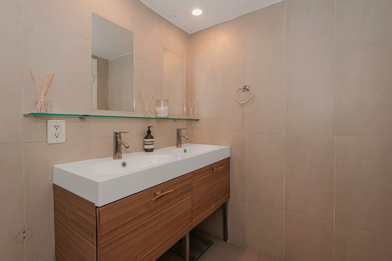 Roney Palace #541
