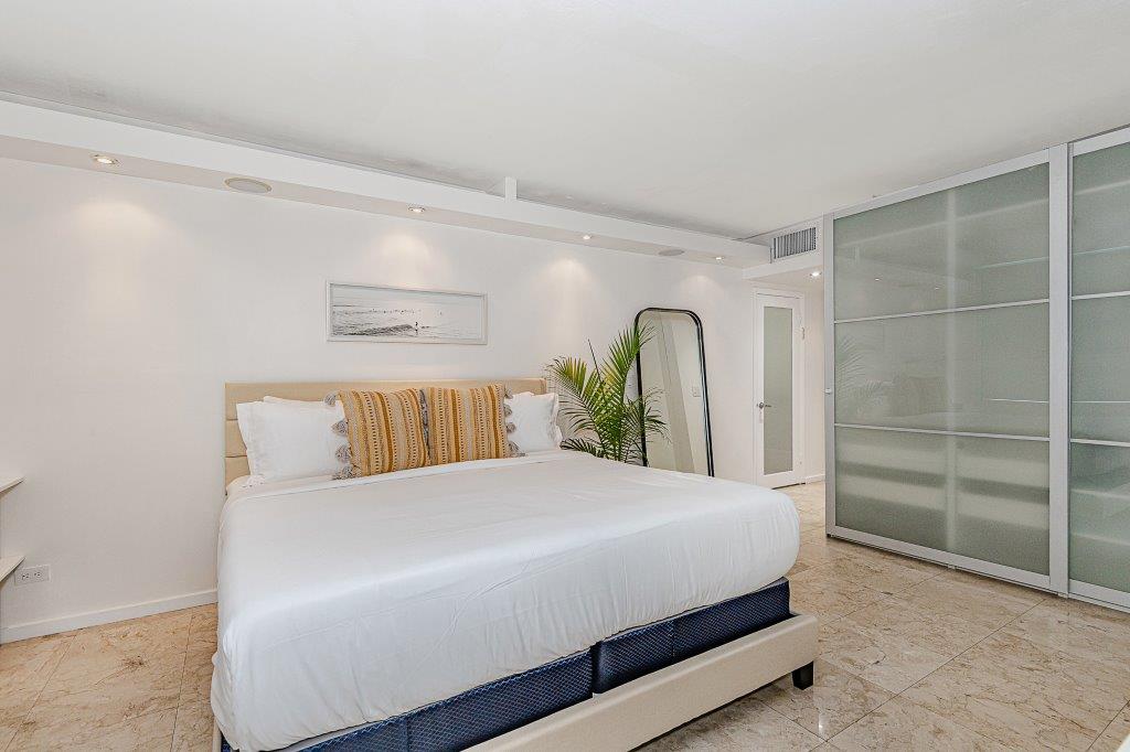 Roney Palace #705