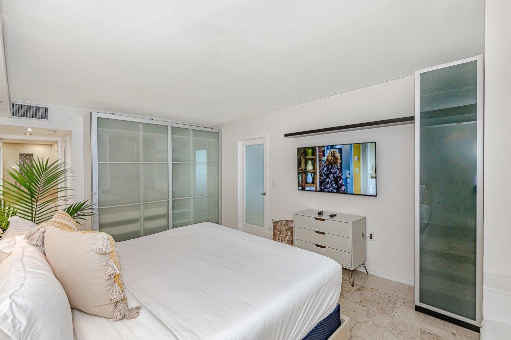 Roney Palace #705