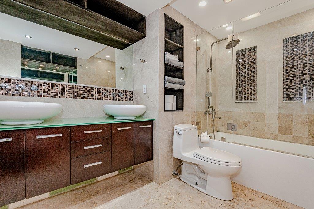 Roney Palace #705