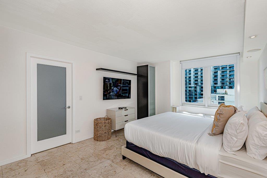 Roney Palace #705