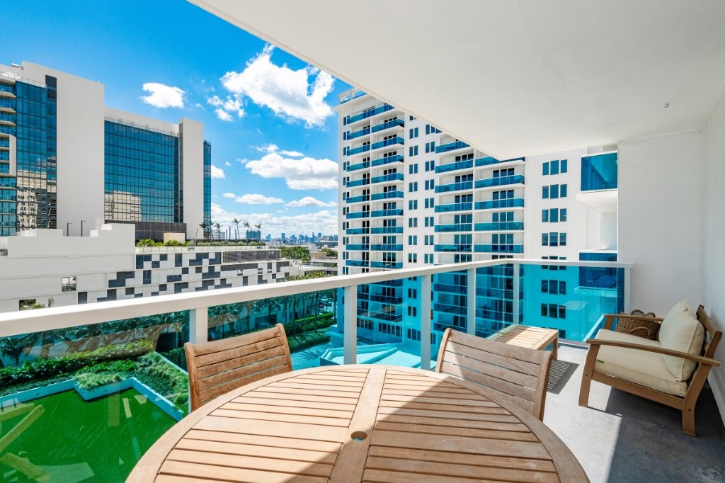 Roney Palace #705