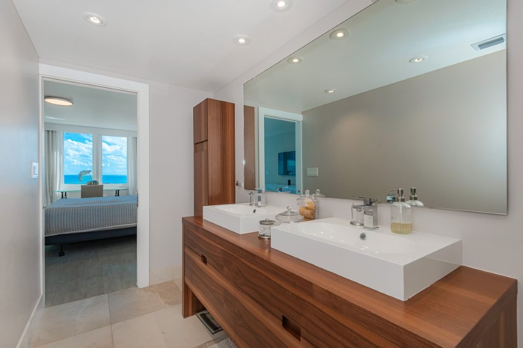 Roney Palace #738