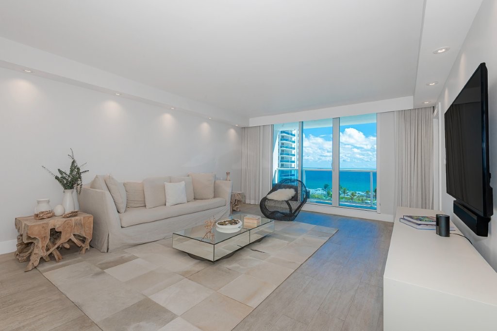 Roney Palace #738