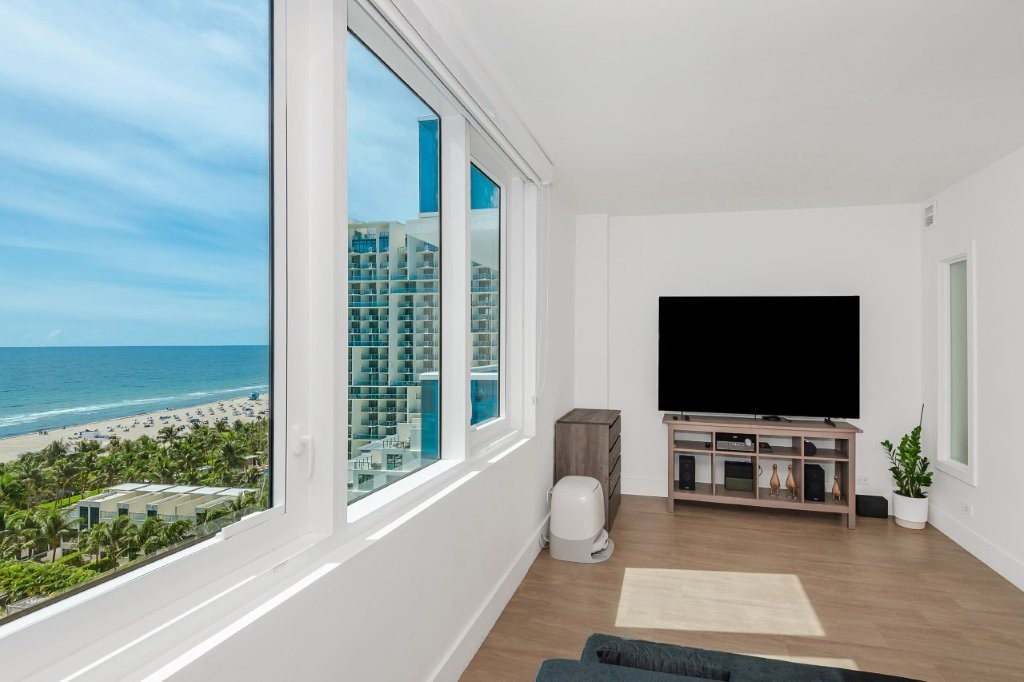 #1242 - Roney Palace — photo 25