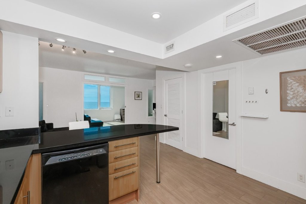 #1242 - Roney Palace — photo 2