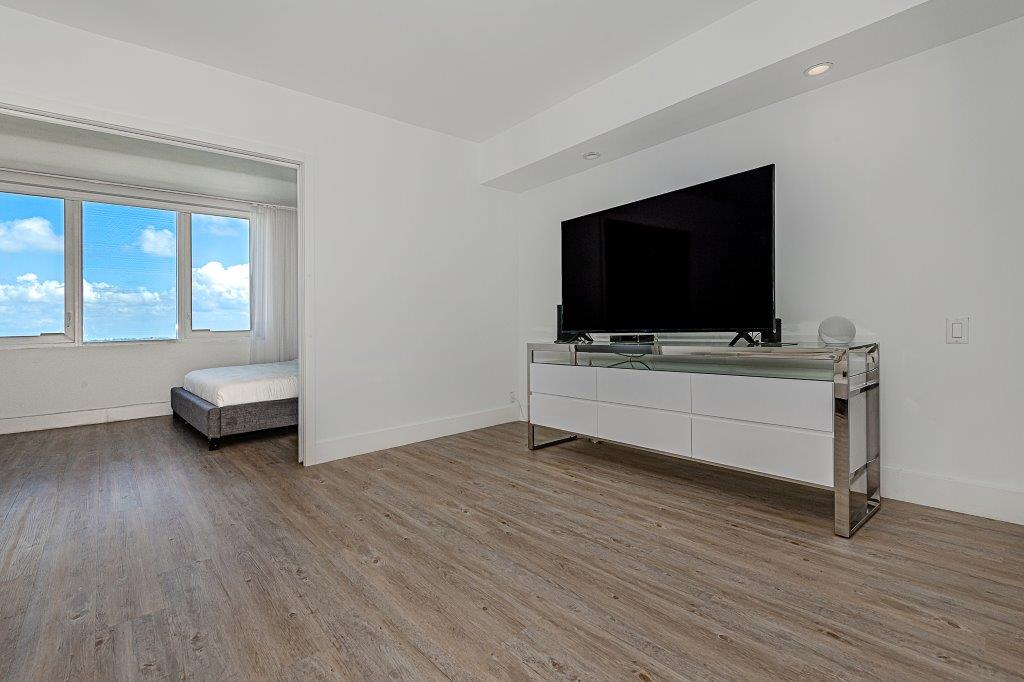 Roney Palace #1528