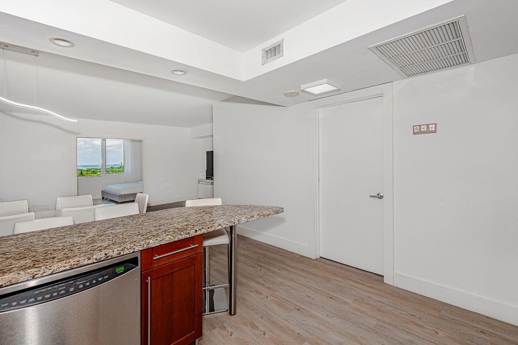 Roney Palace #1528