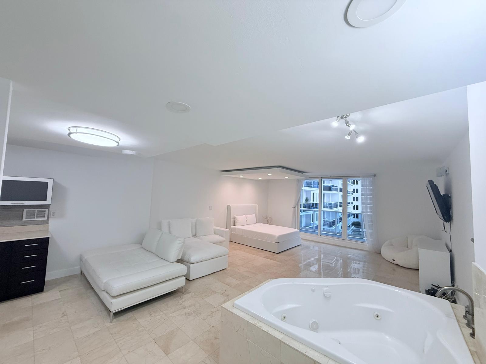 #621 - Roney Palace — photo 4