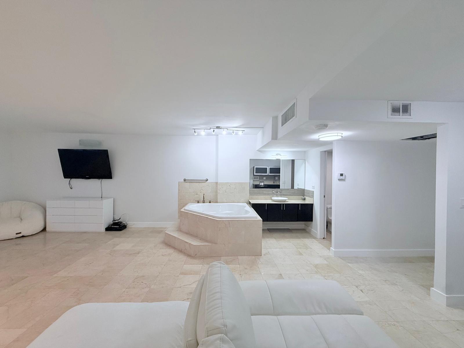 #621 - Roney Palace — photo 7