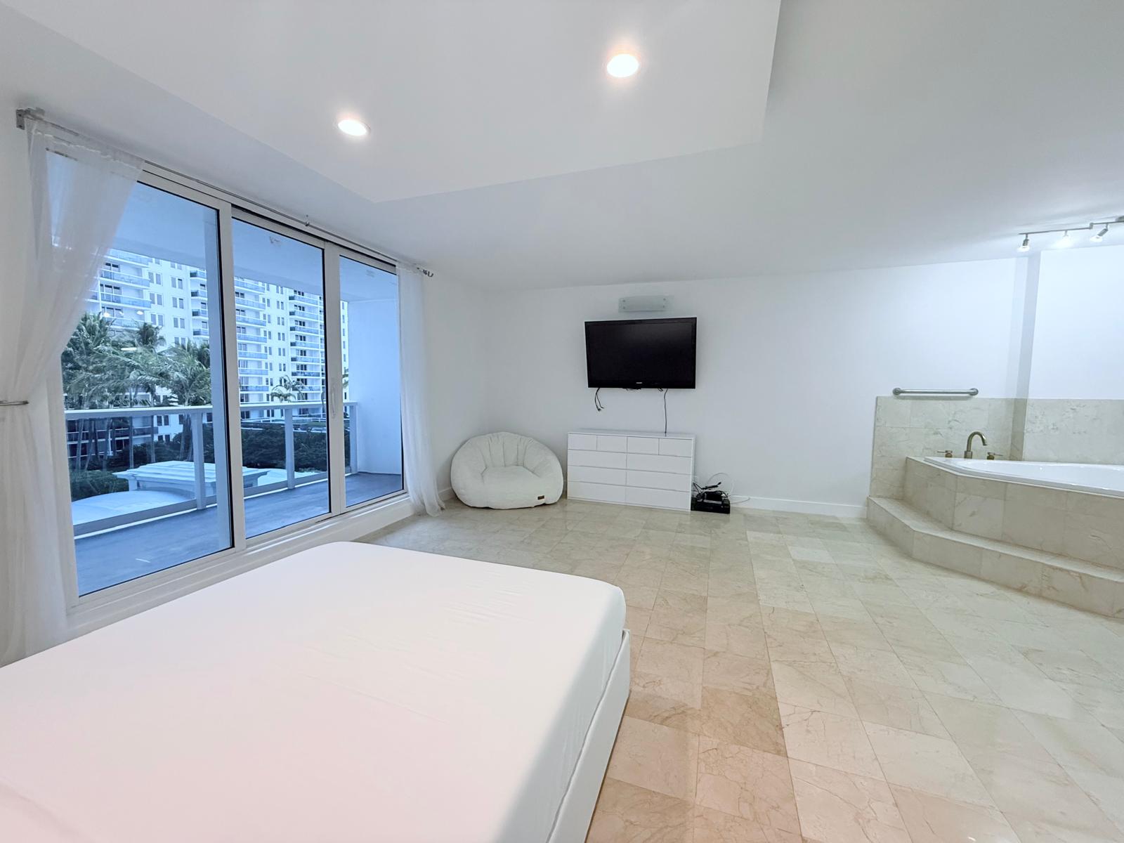 #621 - Roney Palace — photo 11