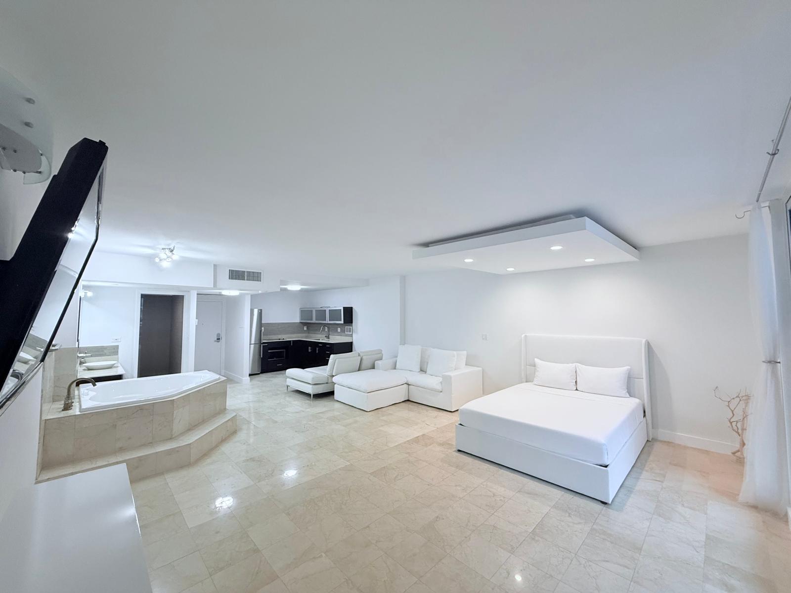 #621 - Roney Palace — photo 2